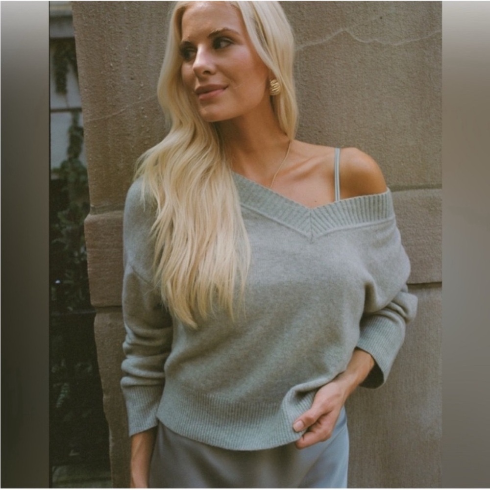 Abercrombie & Fitch V-Neck Sweater